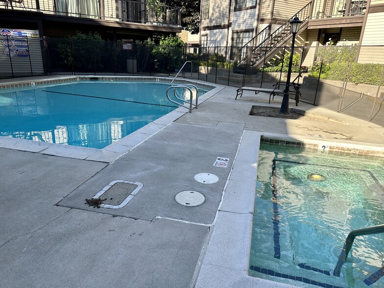 Pool and Hot Tub - 28050 CA-189