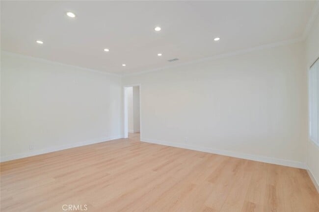 Building Photo - 11246 Saticoy St