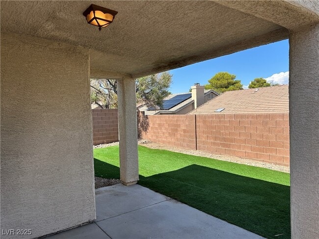 Building Photo - 9836 Double Rock Dr