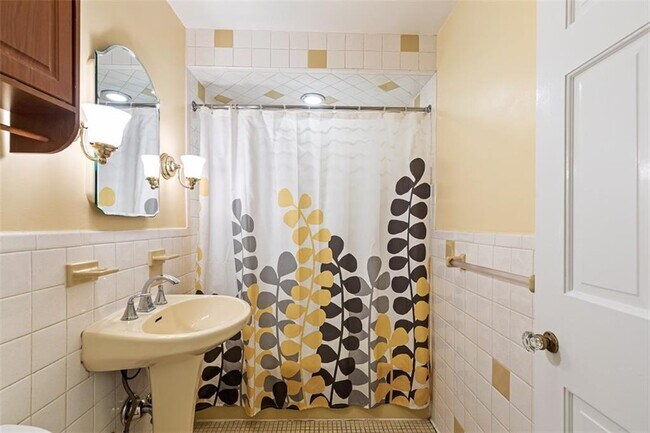 Building Photo - 4 Chase Ln