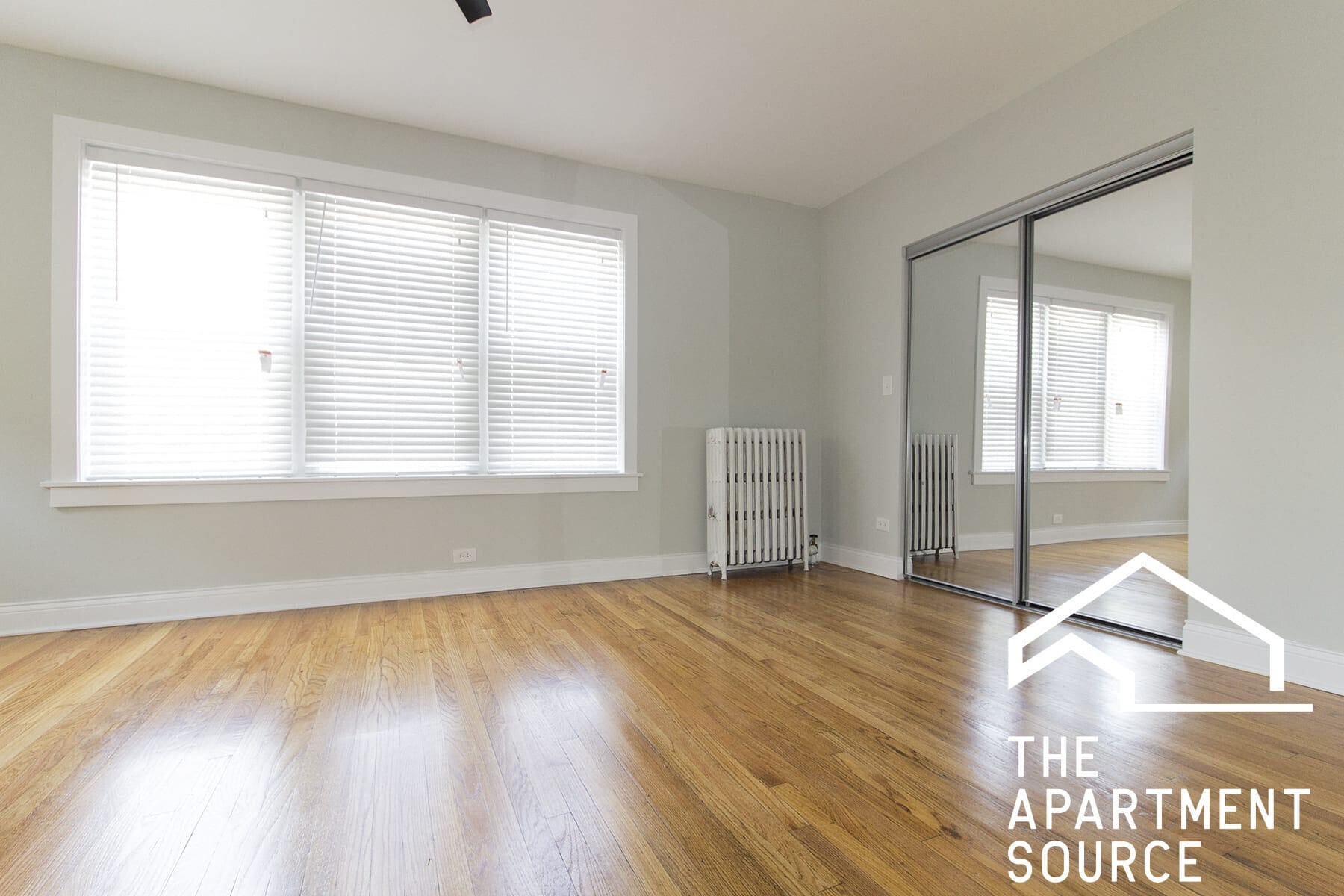 Building Photo - 4454 W Diversey Ave