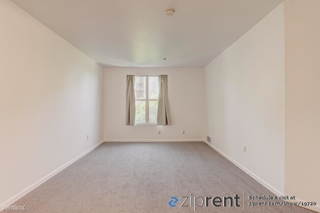 Building Photo - 2 br, 2 bath Condo - 301 Crescent Court, S...