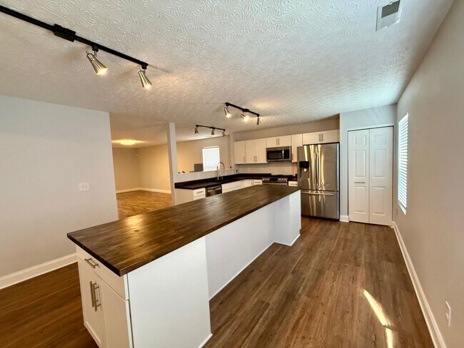 Building Photo - Spacious 4-Bedroom Home in the Licking Heights School District