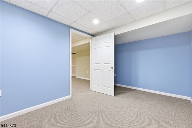 Building Photo - 73 Castleton Rd