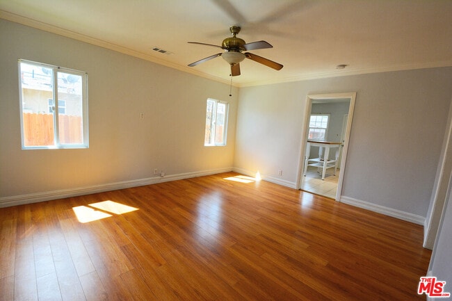 Building Photo - 179 W Spazier Ave