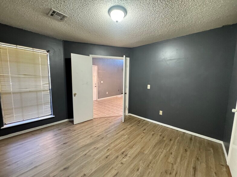Building Photo - 7740 Doris Dr