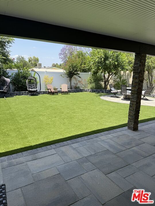 Building Photo - 7627 Encino Ave