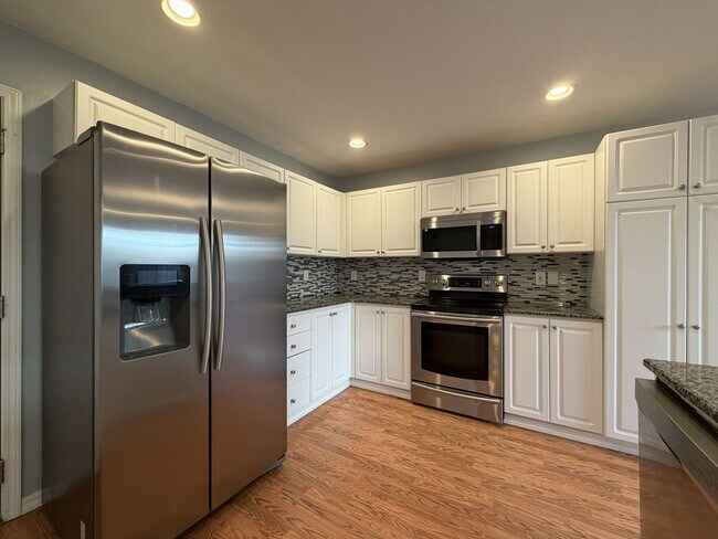 Building Photo - 5042 NE Schoeler Cir