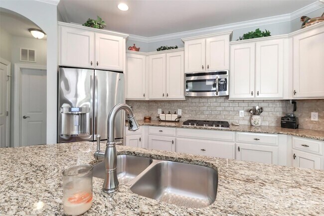 Building Photo - 115 Brawley Point Cir