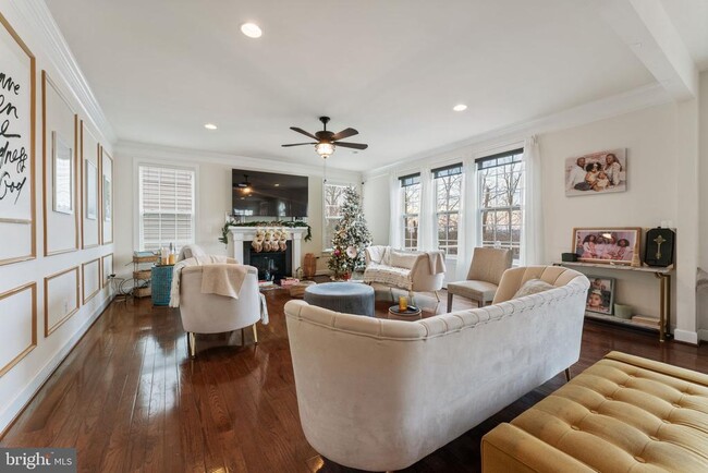 Building Photo - 6526 Wayside Pl