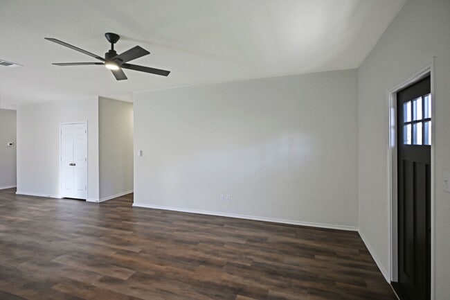 Building Photo - 963 Steeplebush