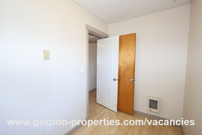 Building Photo - SE Arista Dr - 1 bedroom apartment in the ...