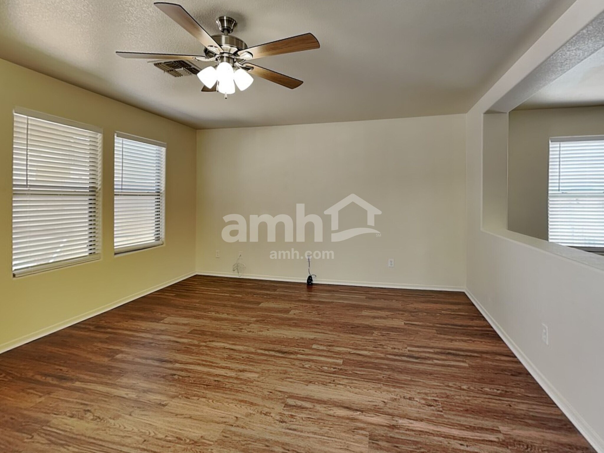 Building Photo - 18554 W Mariposa Dr