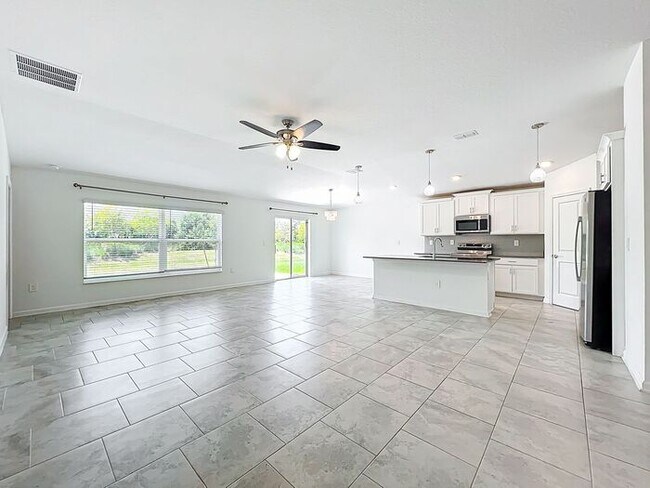 Building Photo - 4/2 Groveland Home with Solar Panels-MOVE IN SPECAIL: ONE MONTH FREE RENT