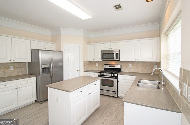 Building Photo - 8155 Cavendish Pl