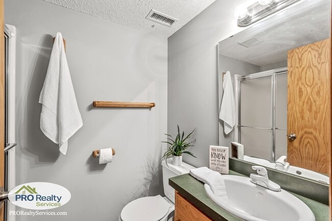 Building Photo - 3 Bedroom Home in Mounds View