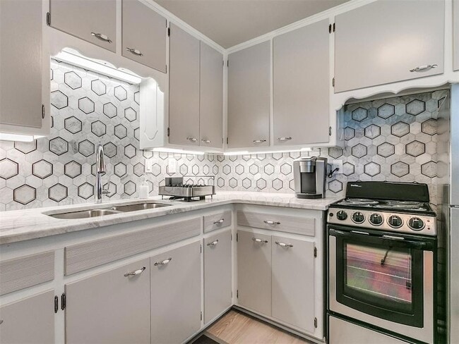 Building Photo - 1223 Monnett Ave