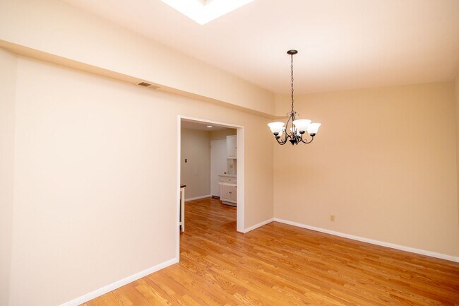 Building Photo - 932 Oak Glen Ln