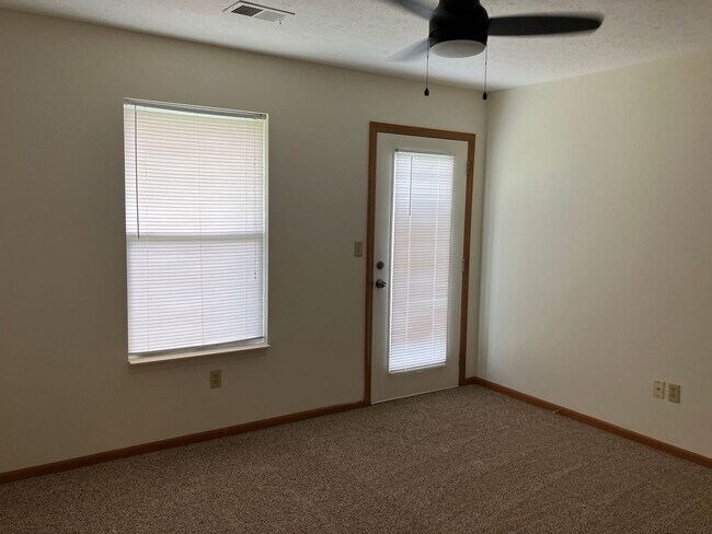 Building Photo - Charming 2-Bedroom Ranch in Peaceful Piqua...