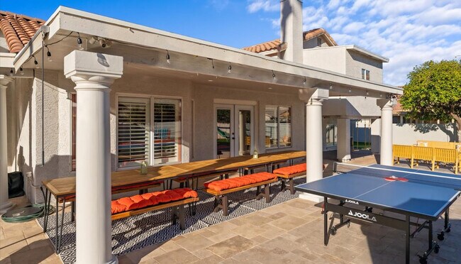 Building Photo - 2431 E Laurel St