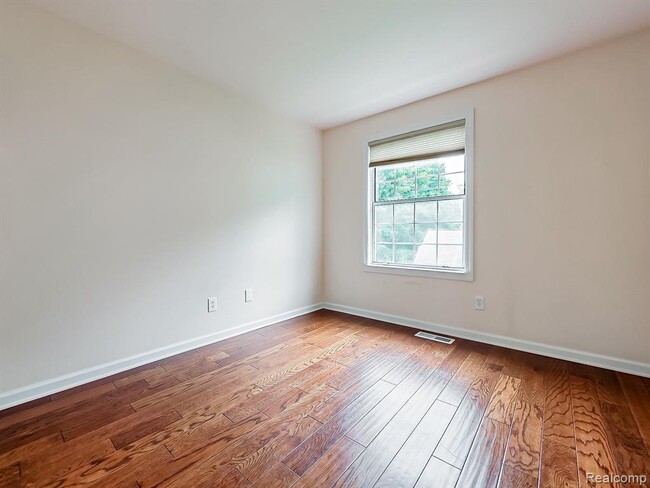 Building Photo - 3115 Sunnyside Ct