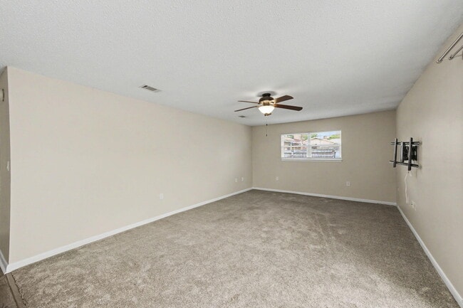 Building Photo - 6 Pinehurst Dr