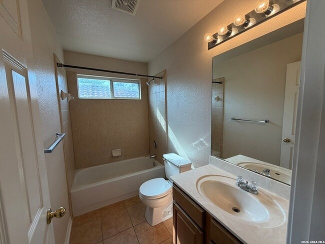 Building Photo - 1323 Pinnacle Falls