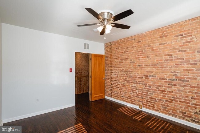 Building Photo - 618 S Newkirk St