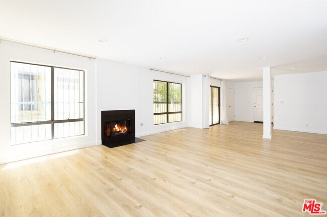 Building Photo - 1738 S Bentley Ave