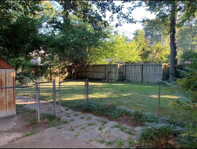 Building Photo - 450 Garland St