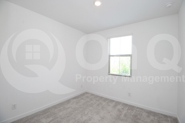 Building Photo - 8923 W Solano Dr