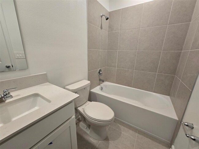 Building Photo - 3070 Chantilly Dr