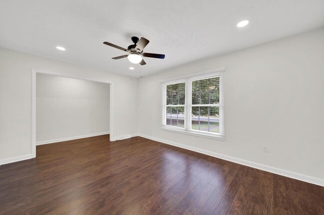 Building Photo - Beautifully Renovated Three Bed Two Bath Ranch Home in Mint Hill!