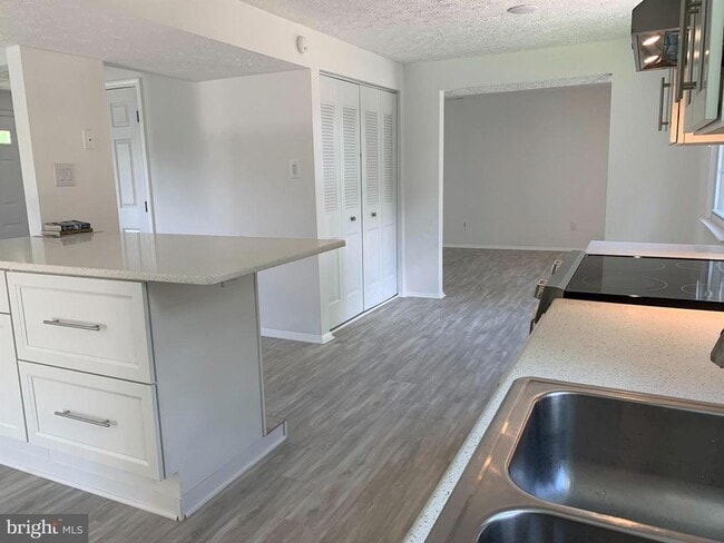 Building Photo - 8406 Woodford Ct
