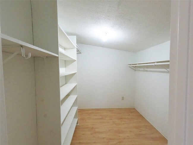 Building Photo - 5231 Beechnut St