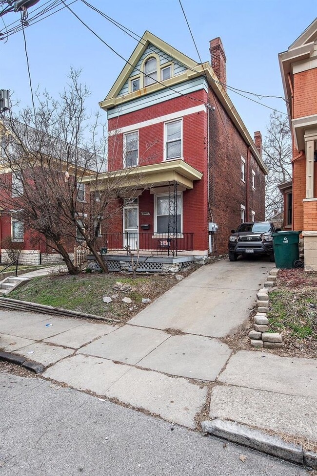 Building Photo - 2317 Victor St