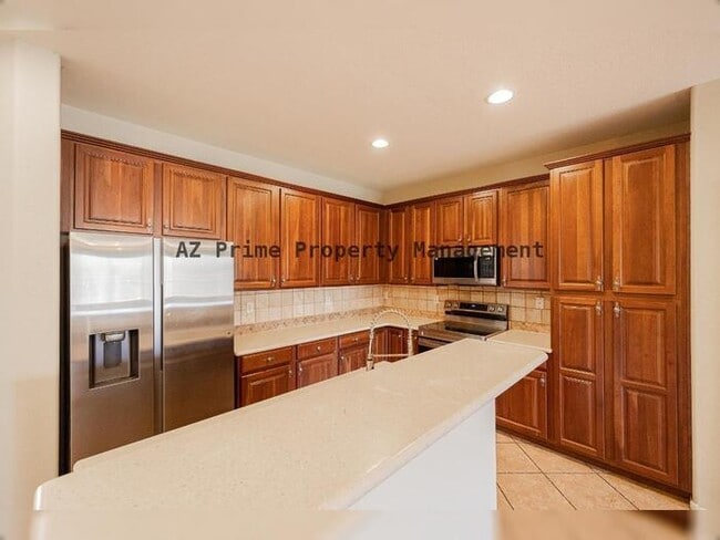 Building Photo - 2419 W Darrow St