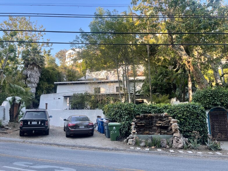 Building Photo - 2366 Nichols Canyon Rd