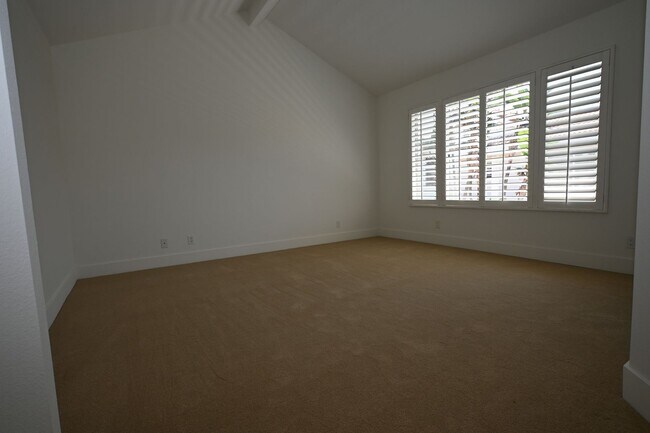 Building Photo - Immaculate 2 story 3 bedroom 2.5 bath house in Laguna Niguel
