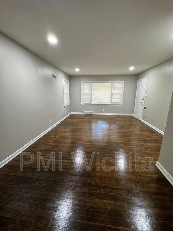 Building Photo - 6141 E Boston St