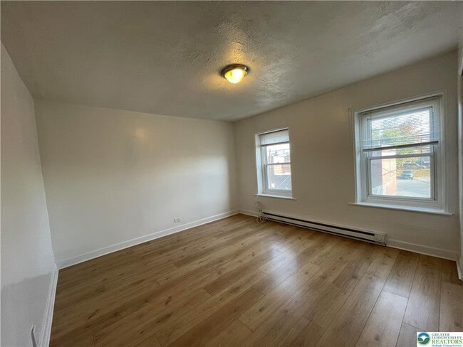 Building Photo - 636 Ridge Ave