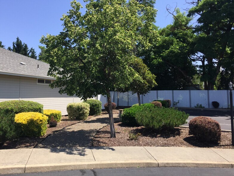 Building Photo - 1221 Skeeters Ln