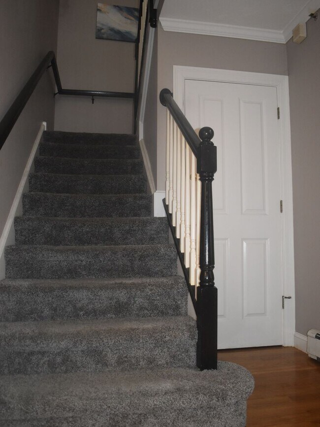 Building Photo - Townhome in Hingham