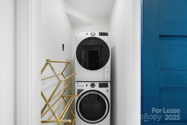 Building Photo - 3301 Spencer St