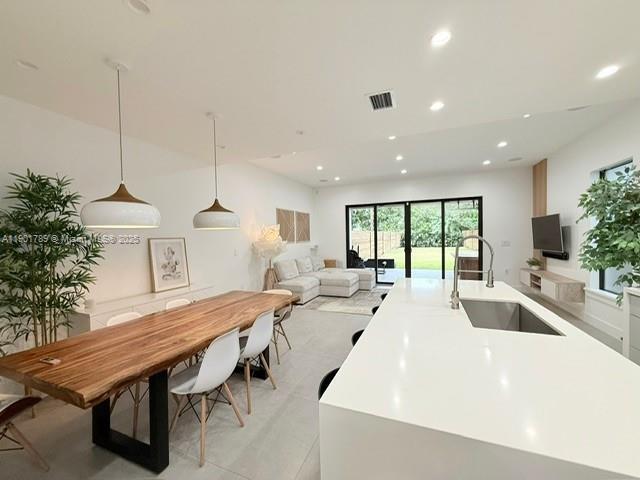 Building Photo - 8871 SW 28th St