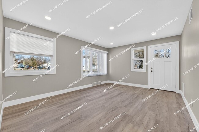 Building Photo - Completely Renovated 2-Bedroom Home in Westland!