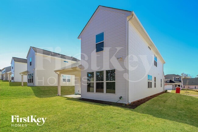 Building Photo - 530 Hillpark Ln