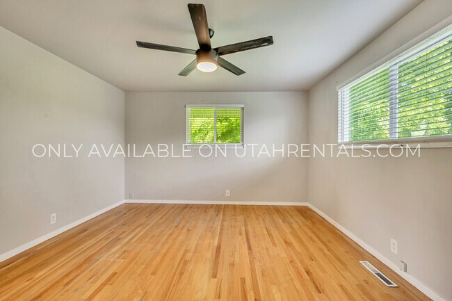 Building Photo - 786 E 350 N