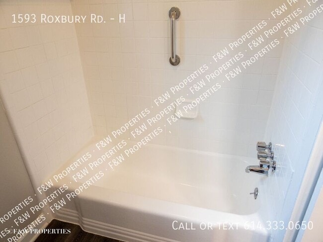 Building Photo - 1593 Roxbury Rd