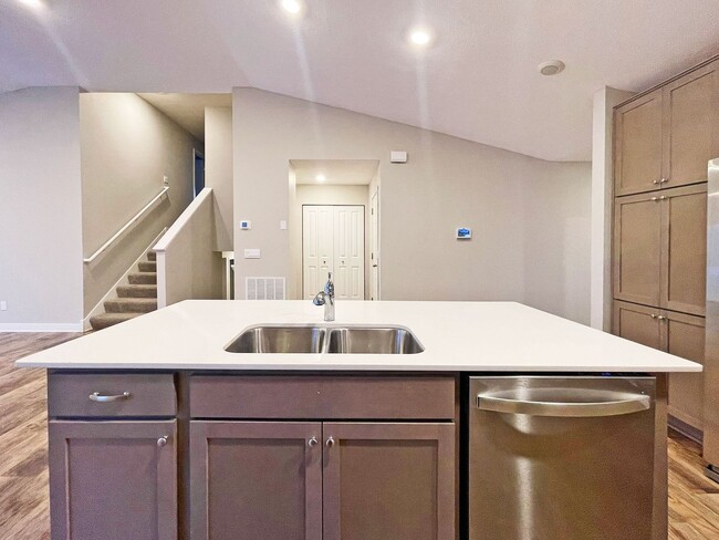 Building Photo - Gorgeous Like-New Home in Copper Hills, Never Rented, Fenced Yard, Huge Family Room, 3-Car Garage...